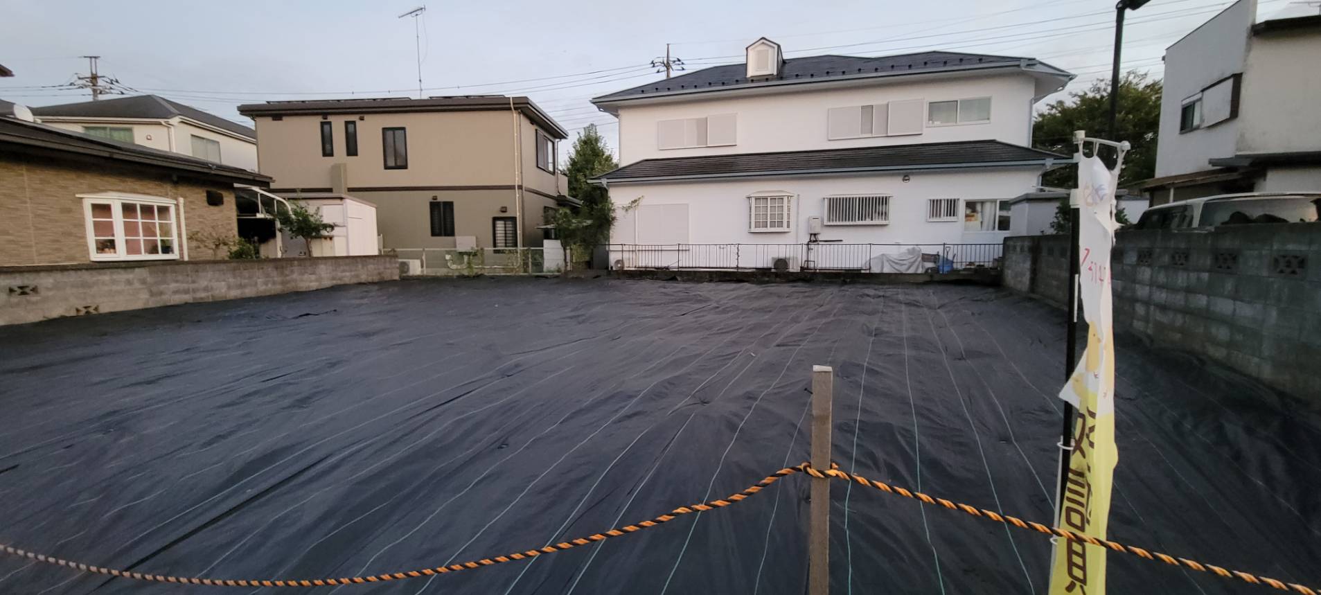 防草シートまで施工し、キレイになった土地
