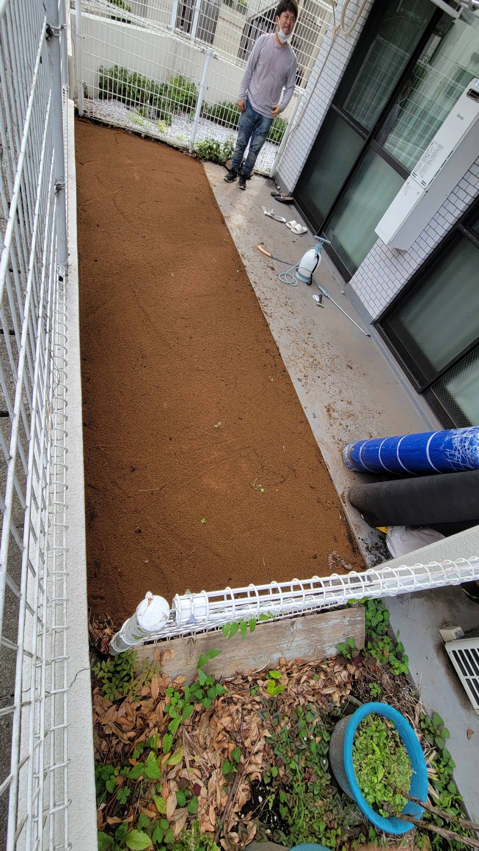 除草、抜根をして整地